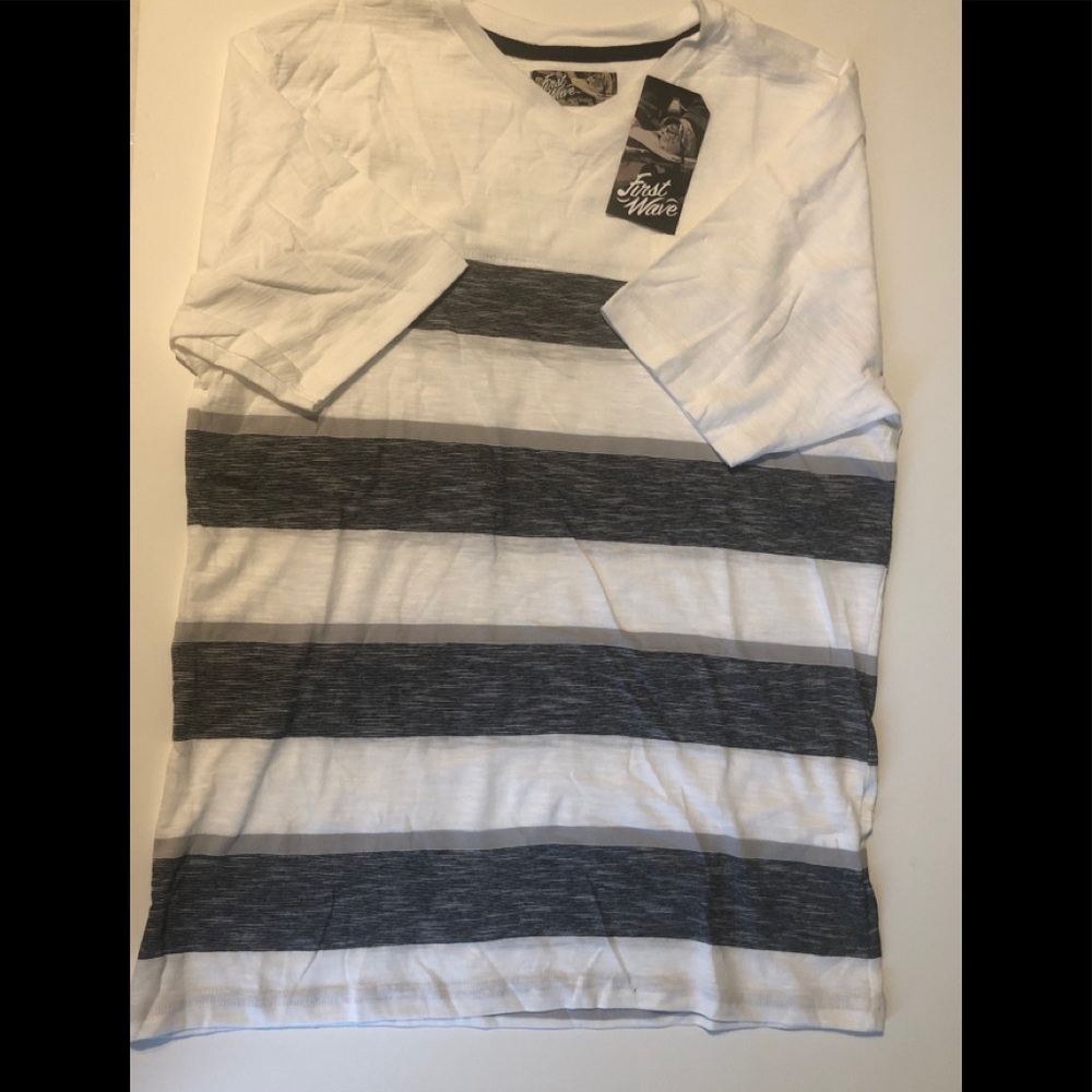First Wave V-Neck - Picture 2 of 3